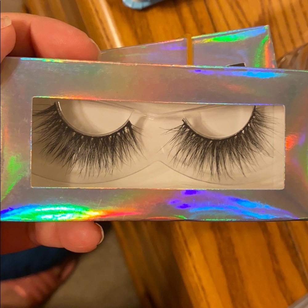 False eyelashes